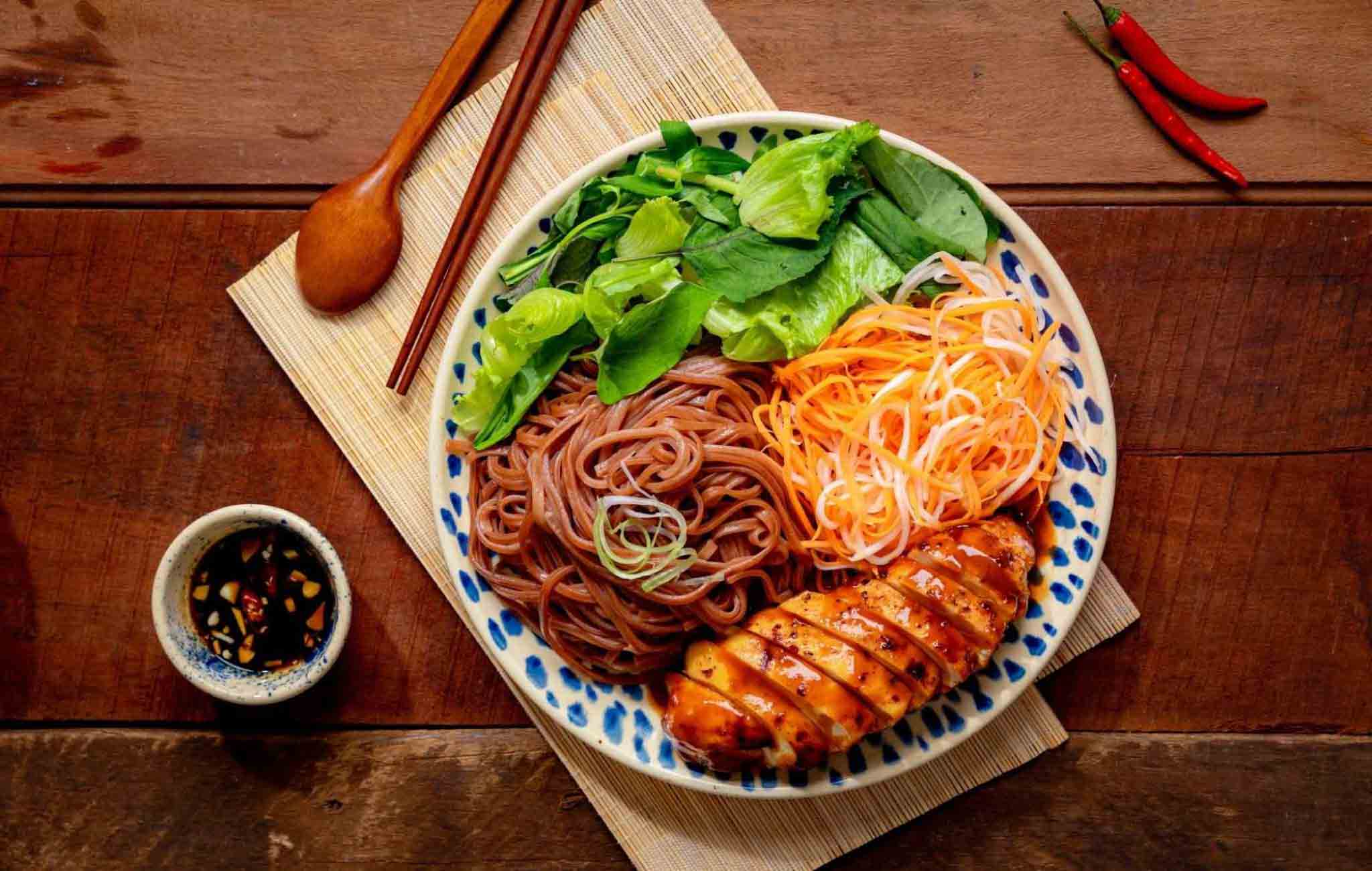 Món bún gạo lứt
