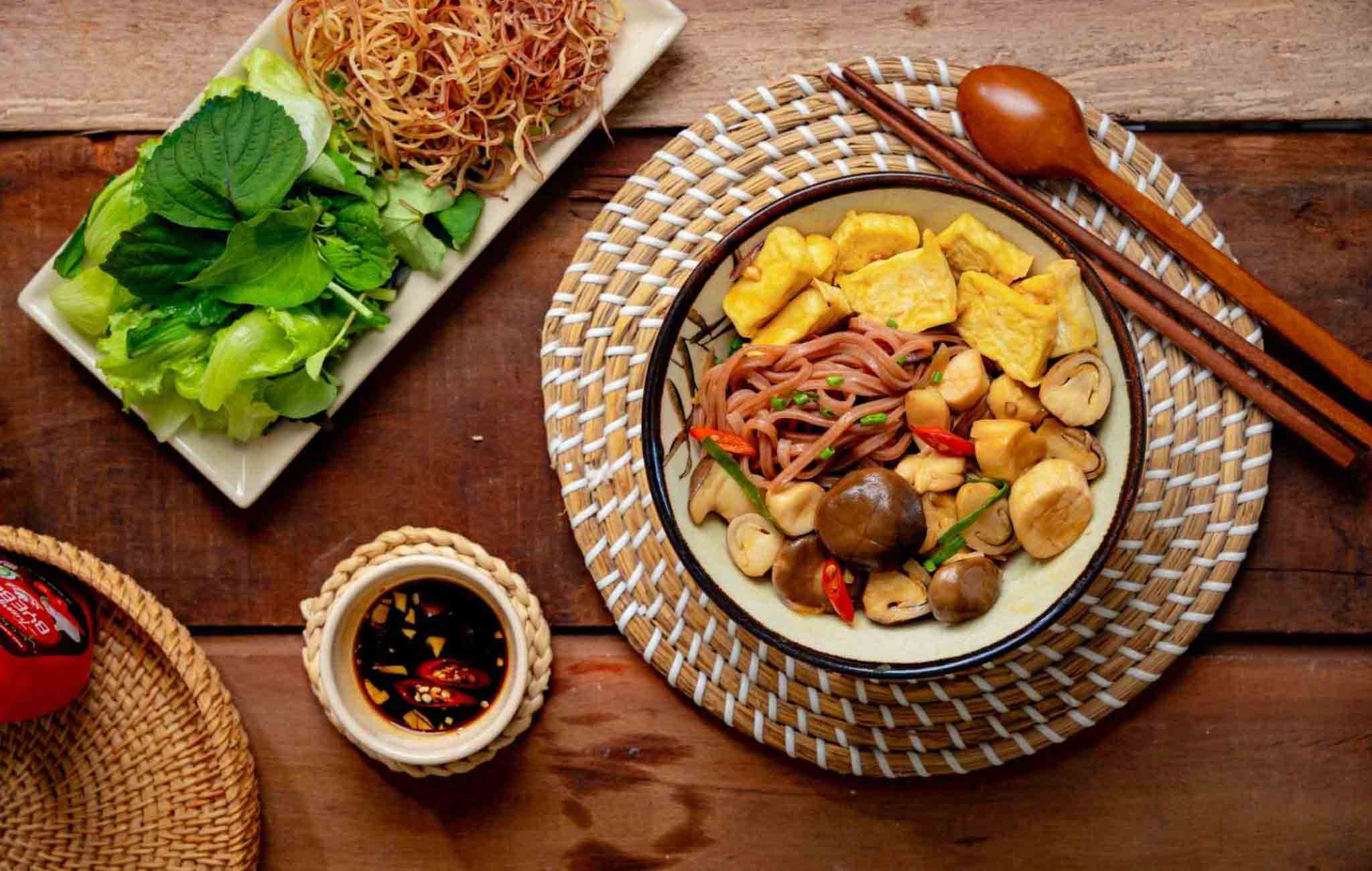 Phở gạo lứt trộn