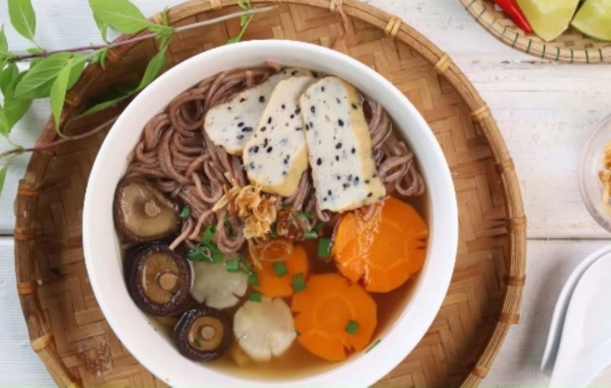 Phở gạo lứt nước lèo