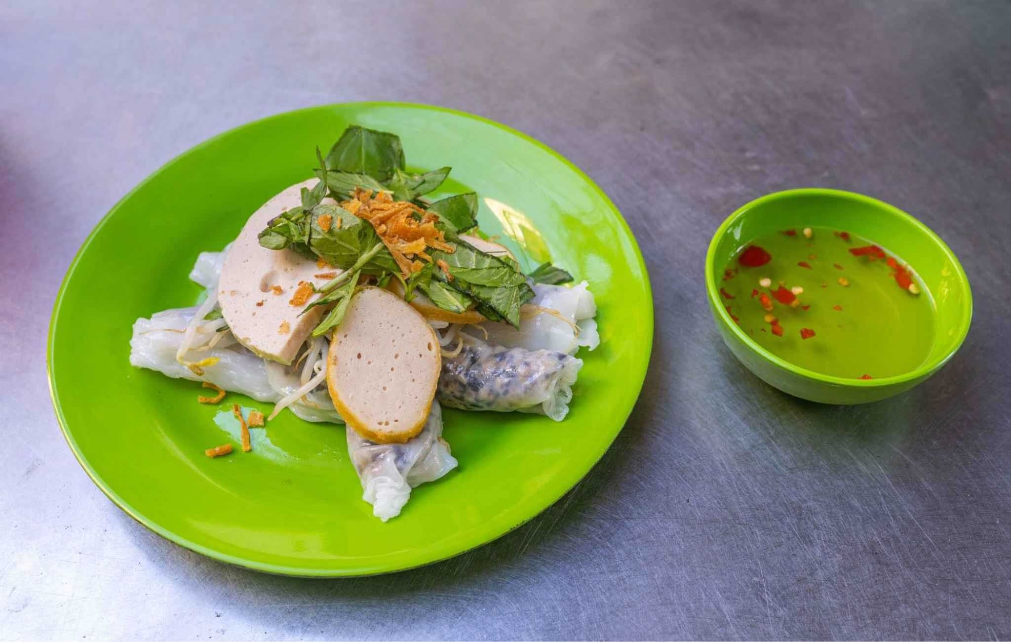 Bánh cuốn chả lụa