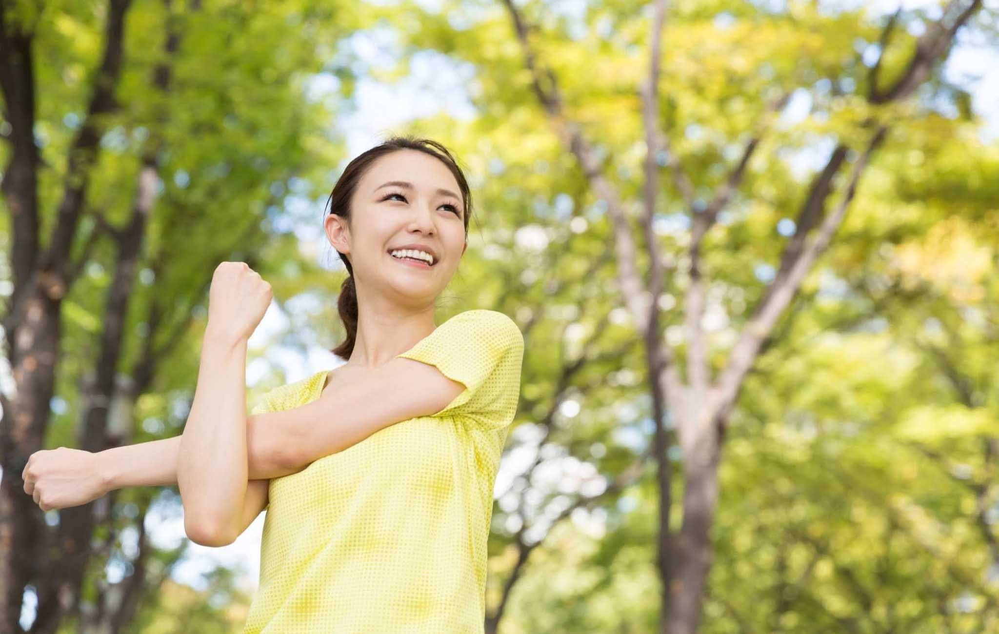 Ăn mì cay kết hợp tập thể dục