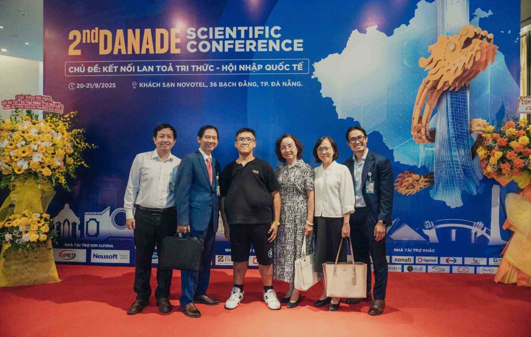 Phan Bảo Long tại hội nghị khoa học